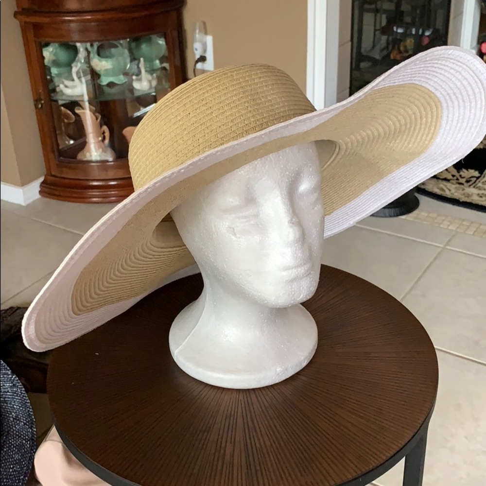 Forever 21 sun hat ! Perfect condition